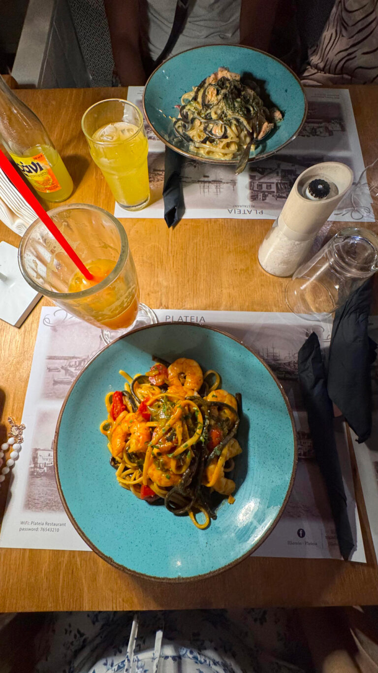 Photographie d'un plat de pates dans un restaurant en crète