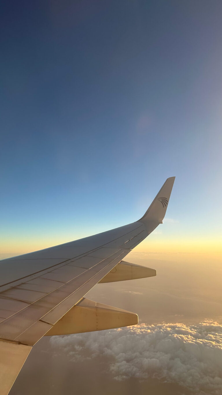 Photographie de l'intérieur dans l'avion direction l'Egypye